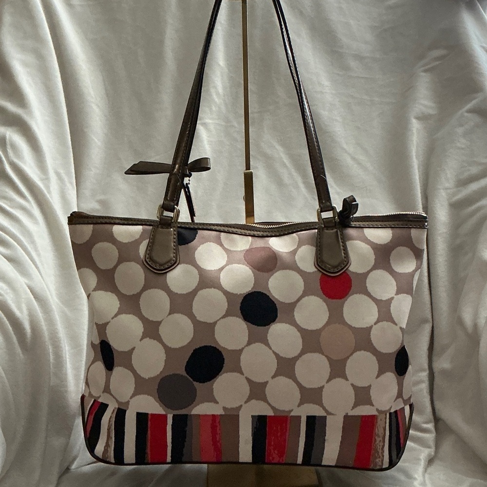 Coach Poppy Watercolor Polka Dot Print Accented By a Striped Border 😍 - Picture 2 of 9